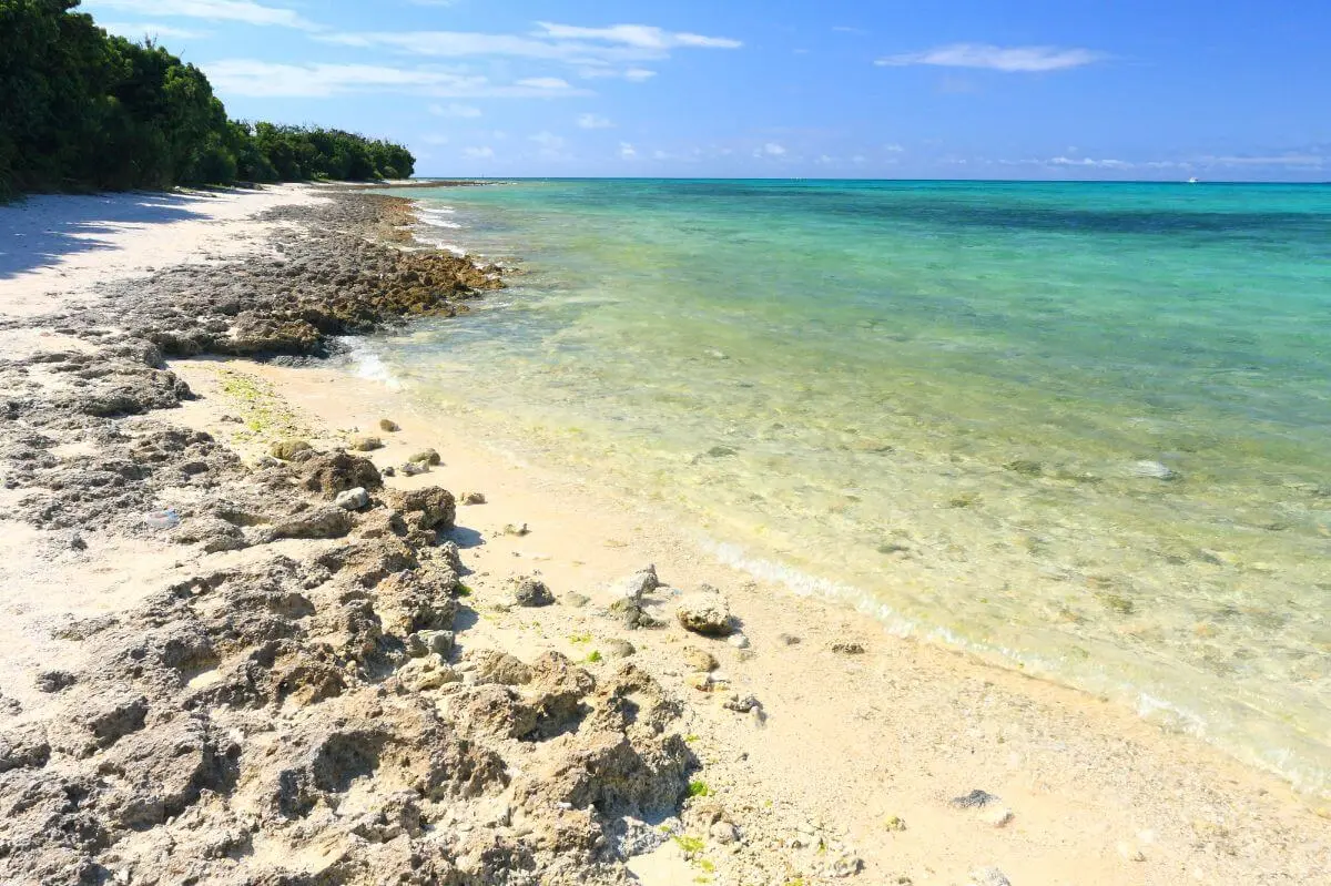 Hoshizuna Beach (Iriomote Island) Scenic Spots Abound with the Rich Natural Beauty of Formations